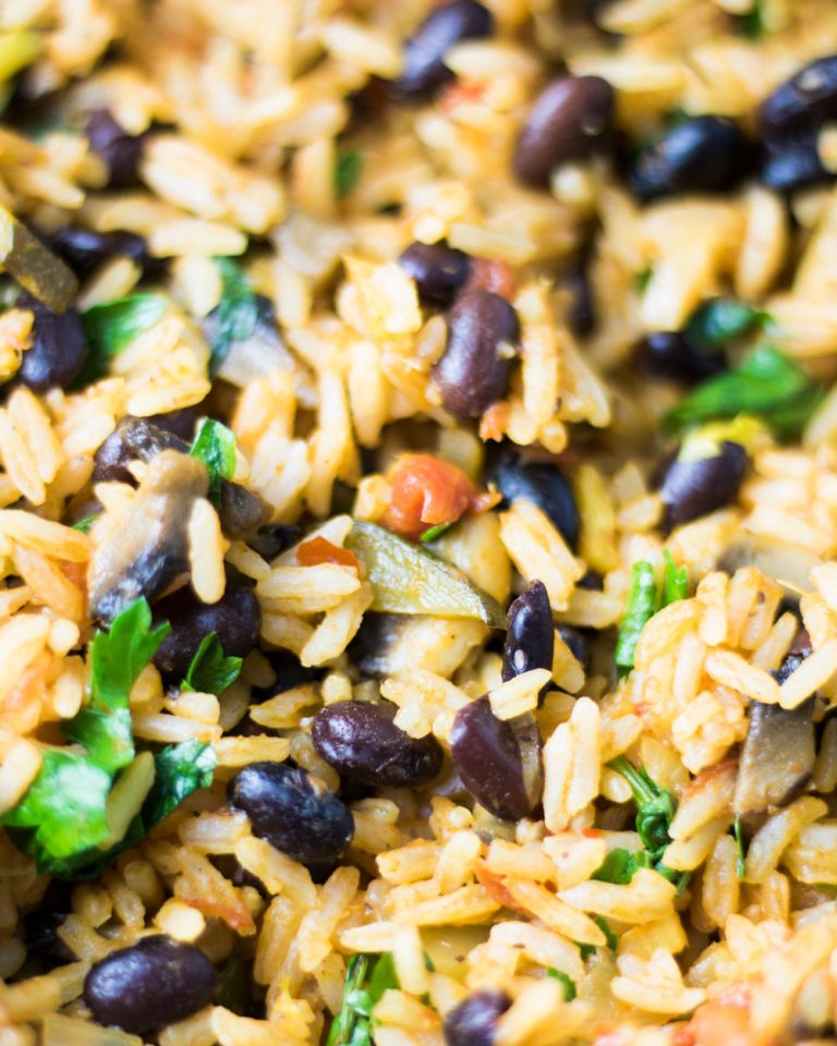 Schwarze Bohnen Reispfanne - Vegane Wunder